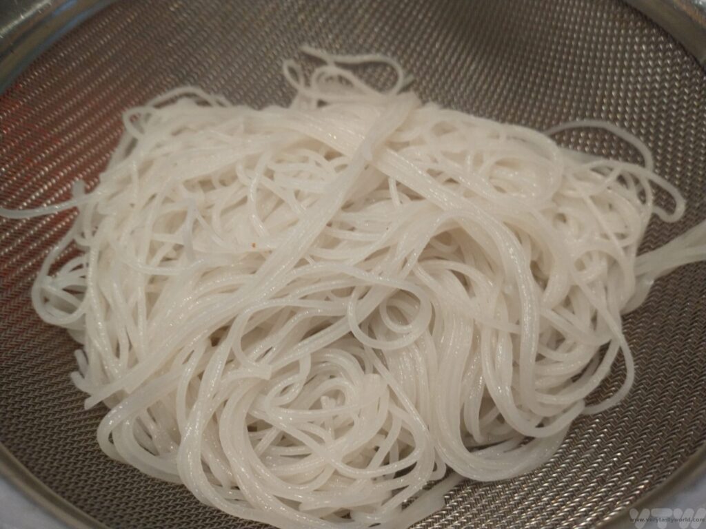 cooked vermicelli noodles