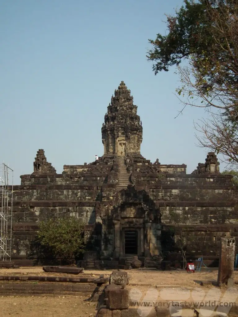 Visit Angkor Wat Roulos Bakong