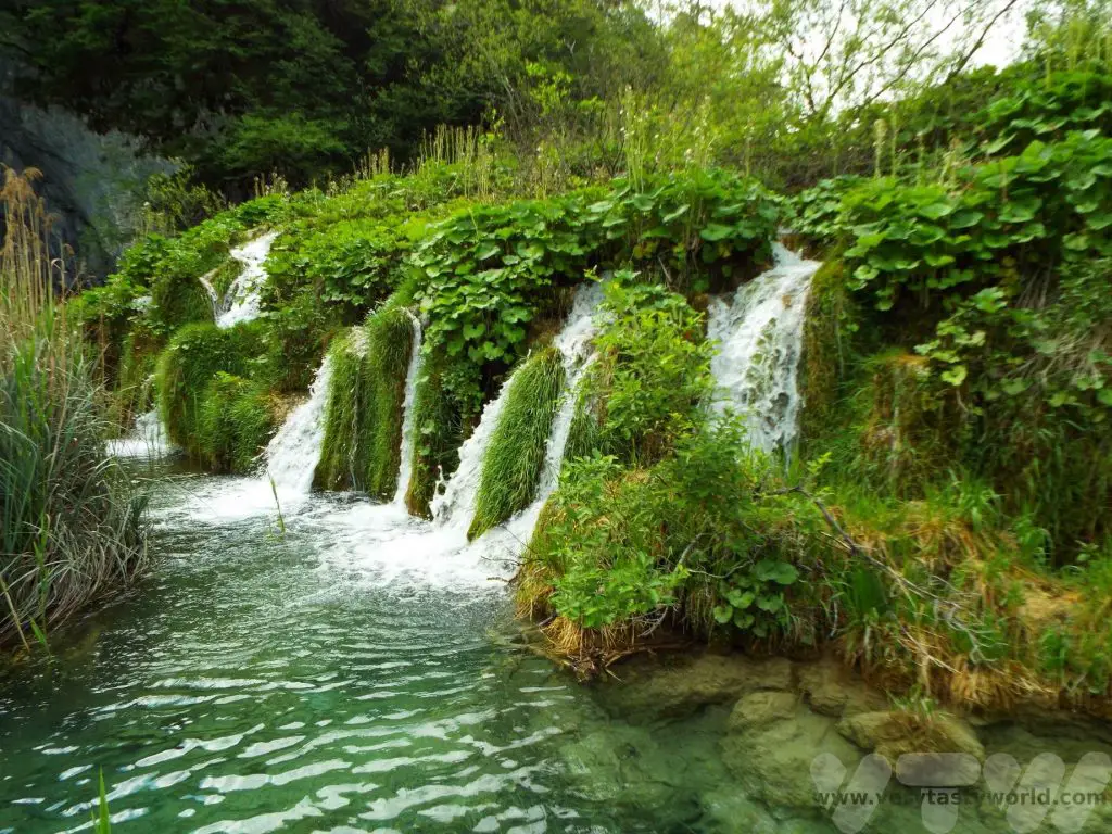 Visit Plitvice Lakes cascade
