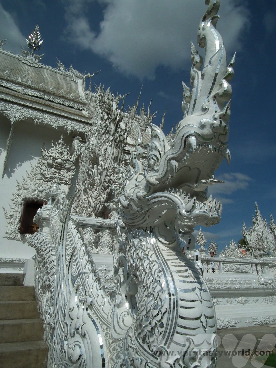 A Chiang Rai Temple and A Country Retreat - Very Tasty World