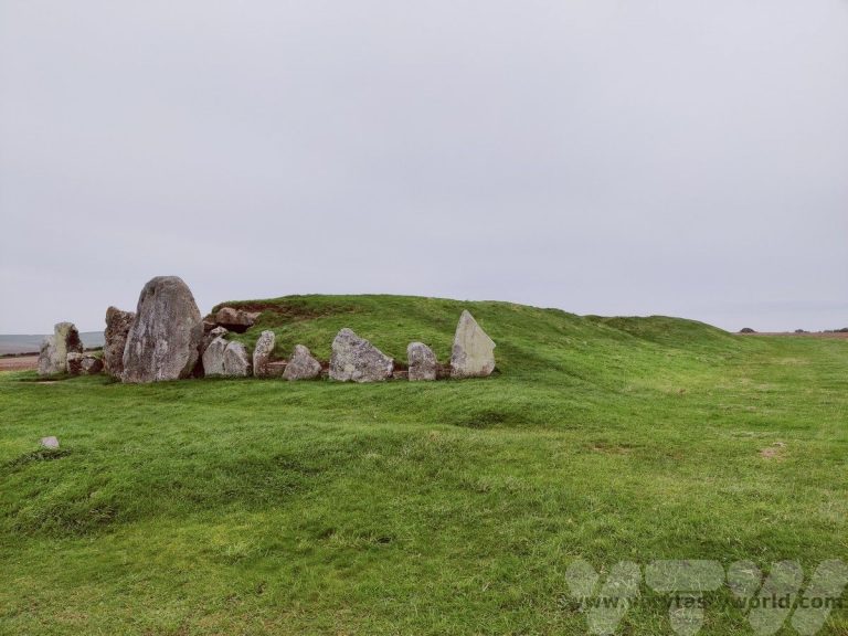 avebury-stone-circle-vs-stonehenge-very-tasty-world
