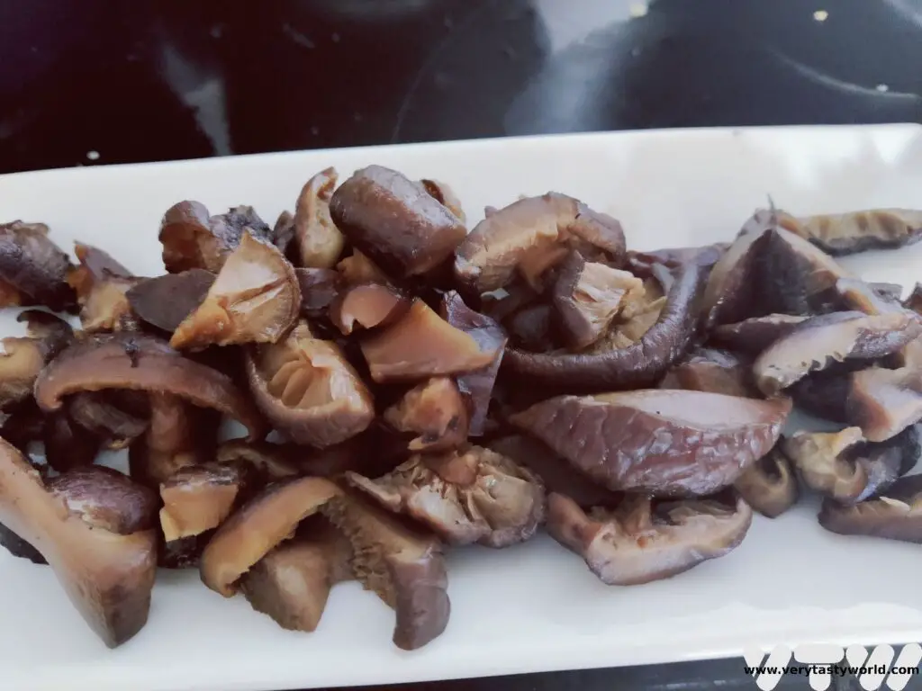 Simmered shiitake mushrooms dish