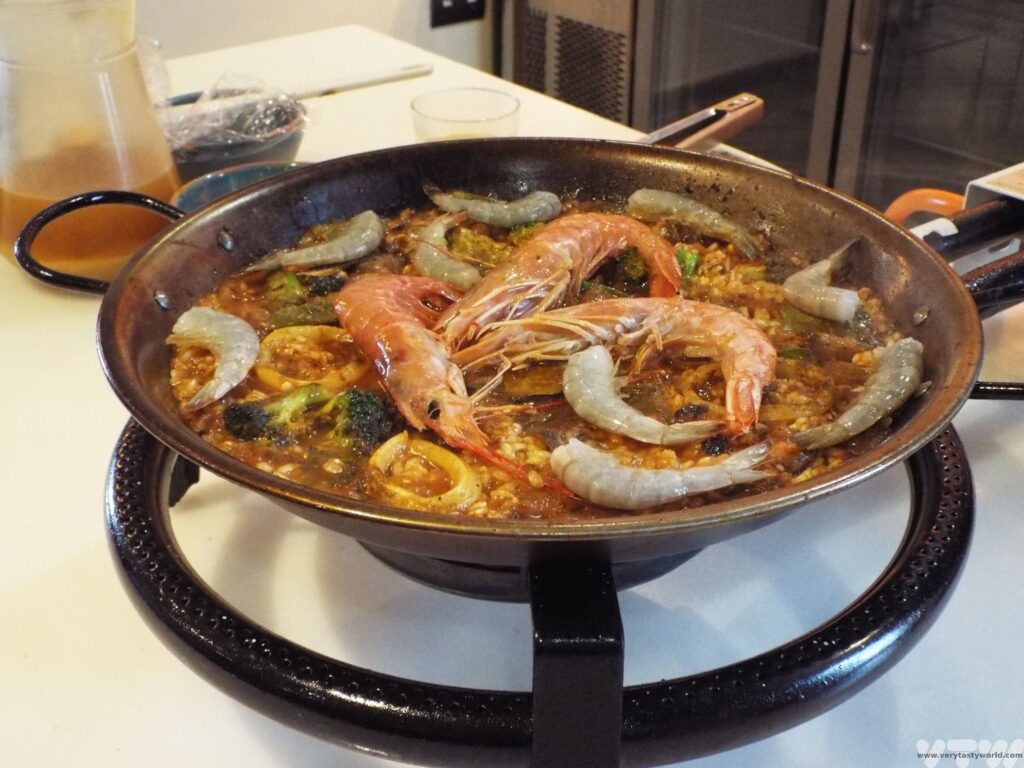 paella cooking