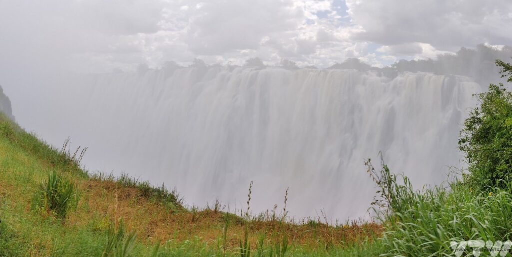 Victoria falls with lots of spray