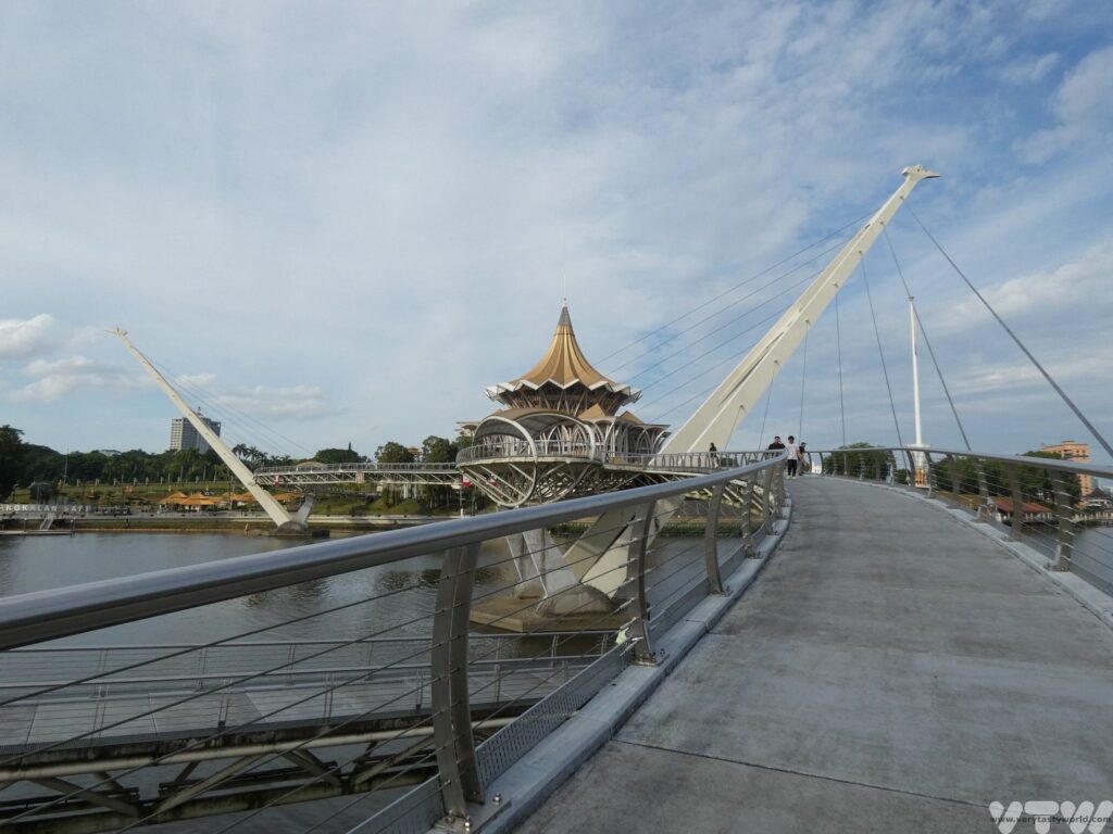 things to do in kuching waterfront darul hana bridge