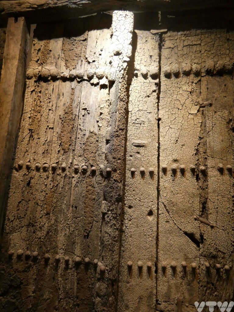 ancient door in the Nizwa museum