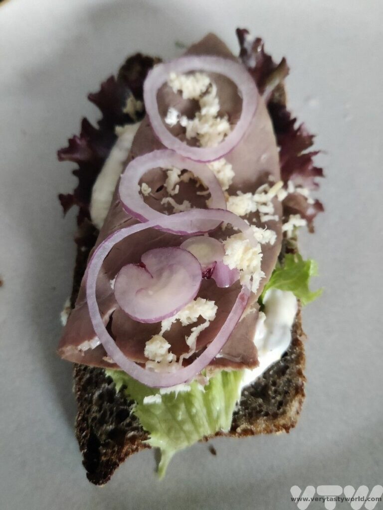 beef, horseradish and onion smorrebrod