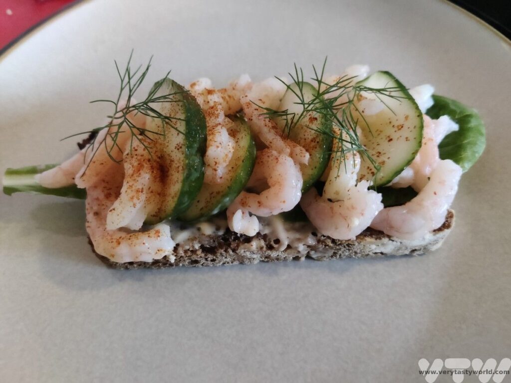 prawn, cucumber, mayo and dill smorrebrod
