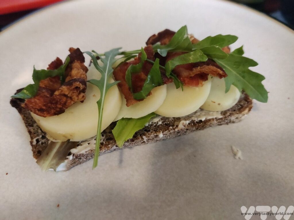 potato and crispy bacon smorrebrod