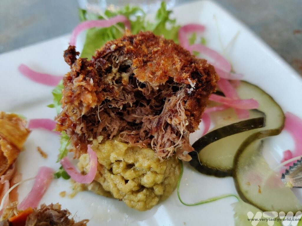 greenlandic cuisine - pulled reindeer