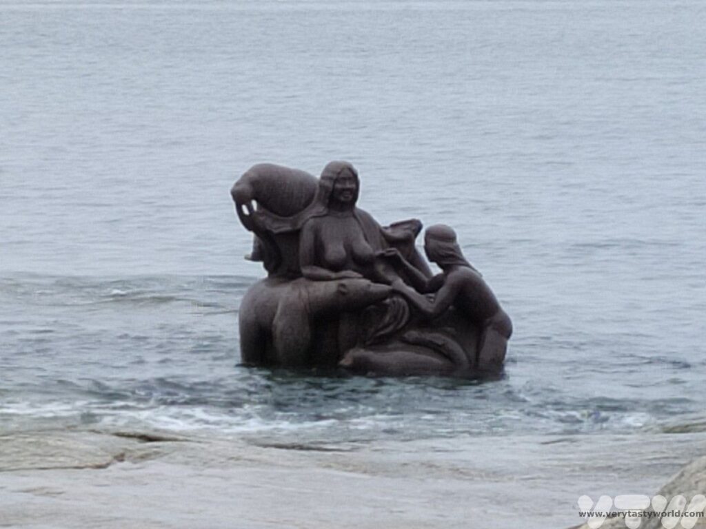 Scuplture in the sea